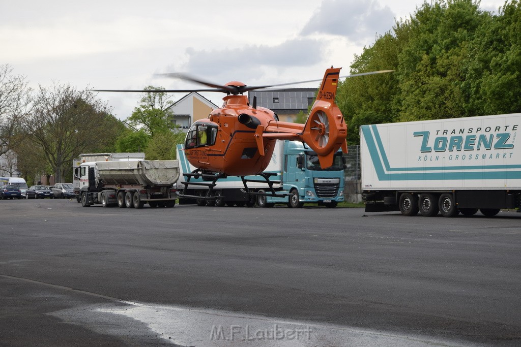 Einsatz Christoph 3 Koeln Vingst Thorwalsenstr Landung Marktplatz P24.JPG - Miklos Laubert